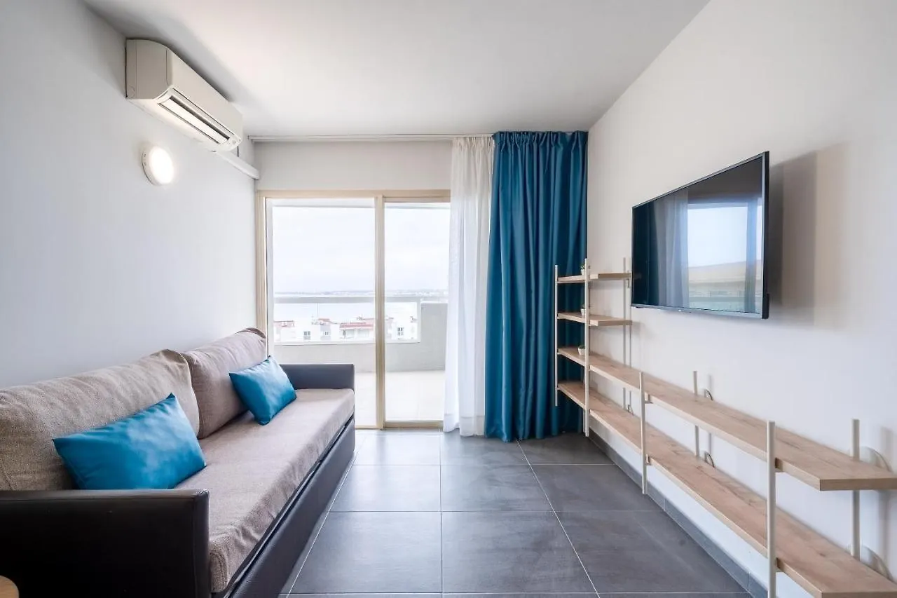 Rentalmar Blue Beach & Pool 살루 아파트